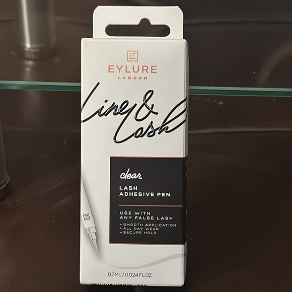 Eyelure London False Eyelash & Adhesive Bundle (9) Kits (1) Tube of Adhesive - Picture 6 of 16